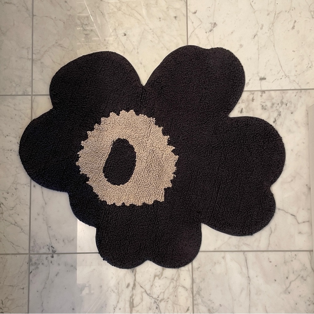NWT marimekko unikko bathmat - charcoal x white 29.13 x 28.74" - Picture 3 of 4